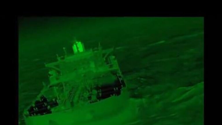 Απέπλευσε από τη Γαλλία το ύποπτο ρωσικό τάνκερ του «σκιώδους στόλου» μετά την καταβολή προστίμου μαμούθ