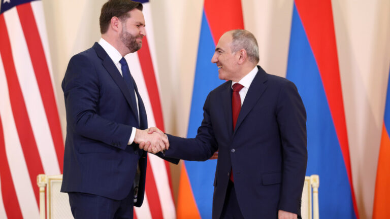 Αρμενία-Αζερμπαϊτζάν: Ιστορική επίσκεψη του Τζέι Ντι Βανς σε Γερεβάν και Μπακού - Βίντεο