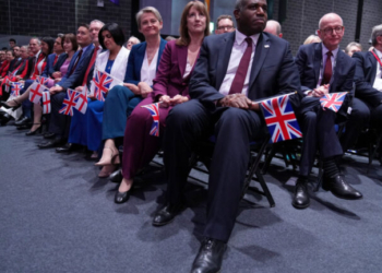 «Ασέβεια» από τους Εργατικούς στη Βρετανία: Δεν χρησιμοποιούν την ονομασία «Κυβέρνηση της Αυτού Μεγαλειότητας»