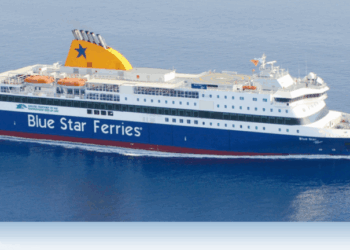 «Blue Star Patmos»: Επακούμβηση σε προβλήτα στο Καστελόριζο
