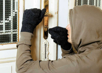 Χαλκίδα: Τον λήστεψαν για 3η φορά ενώ ήταν μέσα στο σπίτι – Η στιγμή που αντίκρισε τους 3 δράστες