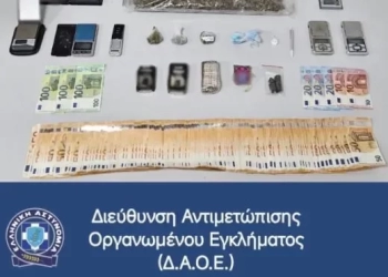 «Χτύπημα» σε σπείρα διακίνησης ναρκωτικών στη Θεσσαλονίκη: Οι ρόλοι και το δίκτυο πελατών - Δείτε βίντεο