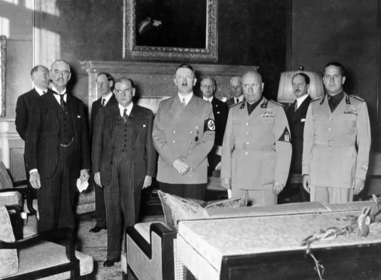 «Δεν ξέρει...»: Η «προφητεία» του Στάλιν για την ήττα του Χίτλερ σε μερικές λέξεις 