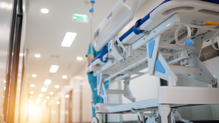 Διασωληνωμένος στο Τζάνειο με μηνιγγίτιδα 22χρονος από τον Πύργο