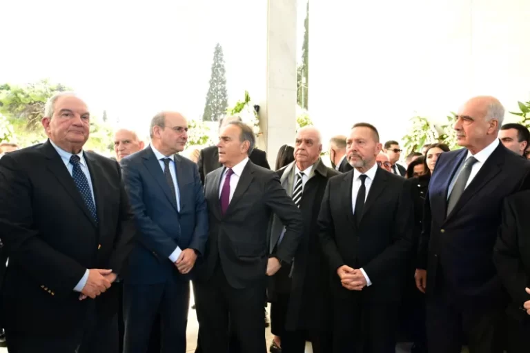 Δημοσία δαπάνη τελέστηκε η κηδεία της Άννας Ψαρούδα - Μπενάκη (βίντεο, φωτογραφίες)