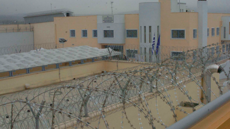 Έφοδος της ΕΛΑΣ στις φυλακές Δομοκού: Συλλήψεις και κατασχέσεις αυτοσχέδιων όπλων