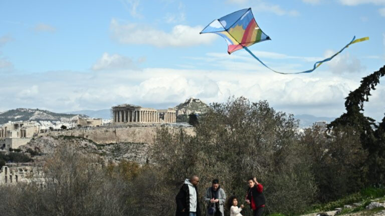 Εκδηλώσεις σε κάθε γωνιά της χώρας με χορούς, τραγούδια και σαρακοστιανά εδέσματα για σήμερα Καθαρά Δευτέρα