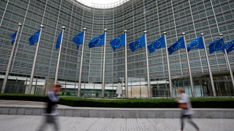 Έκτακτη συνεδρίαση της ΕΕ τη Δευτέρα, μετά την ακύρωση των δασμών του Τραμπ