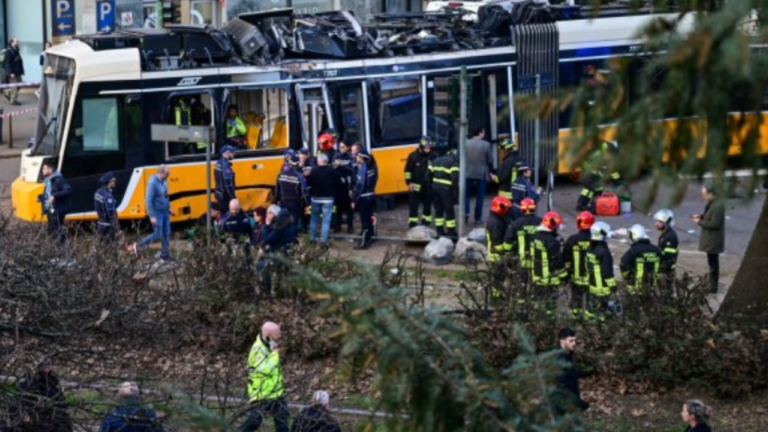 Εκτροχιάστηκε τραμ στο Μιλάνο: Δύο νεκροί και 40 τραυματίες - Βίντεο από τη στιγμή του δυστυχήματος