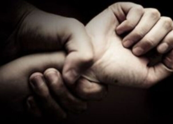 Ελεύθερη 56χρονη που καταγγέλθηκε για σεξουαλική κακοποίηση ανηλίκου