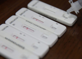 ΕΟΔΥ: 15 θάνατοι από γρίπη και 7 από COVID-19 την τελευταία εβδομάδα