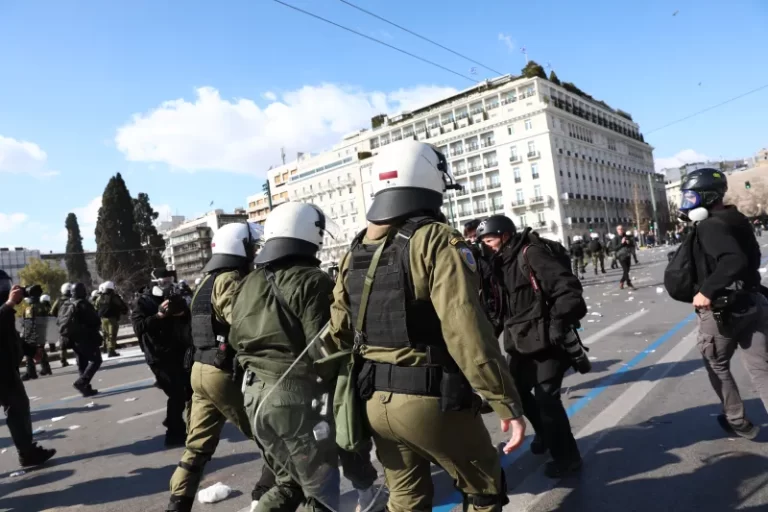 Τέμπη: Ένταση στο Σύνταγμα 
