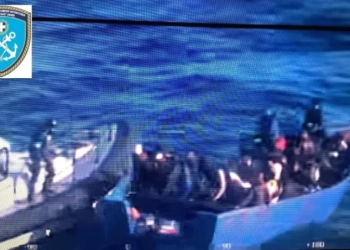 Επιχείρηση του Λιμενικού ανοιχτά των Καλών Λιμένων - Διασώθηκαν 20 αλλοδαποί, περισυλλέγησαν τρεις σοροί - Φωτογραφίες