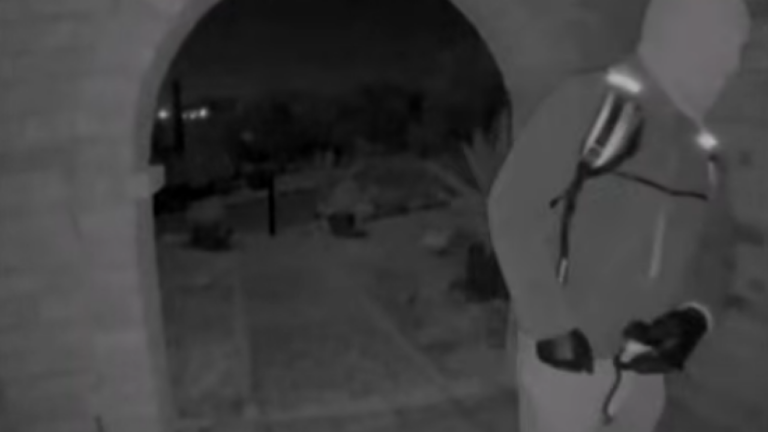 Εξαφάνιση της Νάνσι Γκάθρι: Ο διευθυντής του FBI δίνει στη δημοσιότητα βίντεο ένοπλου άνδρα