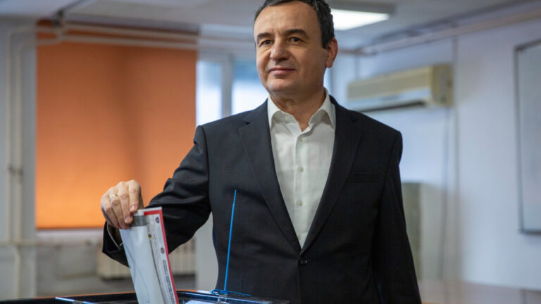 Εξελέγη κυβέρνηση του Κοσόβου με πρωθυπουργό τον Άλμπιν Κούρτι