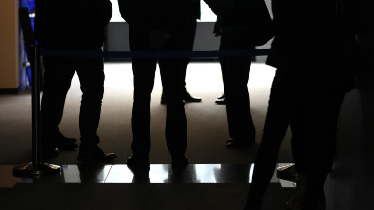 Γαλλία: Τέσσερα άτομα, μεταξύ των οποίων δύο Κινέζοι υπήκοοι, συνελήφθησαν με την υποψία κατασκοπείας