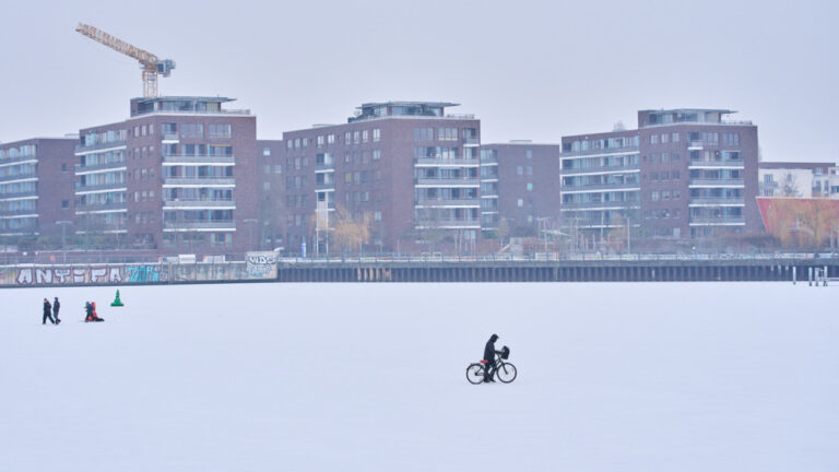 Γερμανία: Συνεχίζεται η κακοκαιρία στα βορειοανατολικά - Έκλεισε το αεροδρόμιο του Βερολίνου