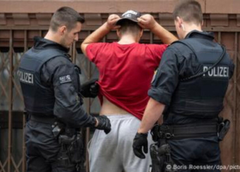 Γερμανία: Συνελήφθησαν κλέφτες που είχαν κρύψει σε παιδικό καροτσάκι κέρματα