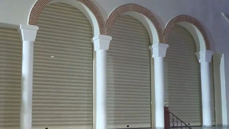 Για πρώτη φορά ρολά σε εκκλησία – Η κίνηση ενός απηυδισμένου ιερέα στον Κορυδαλλό