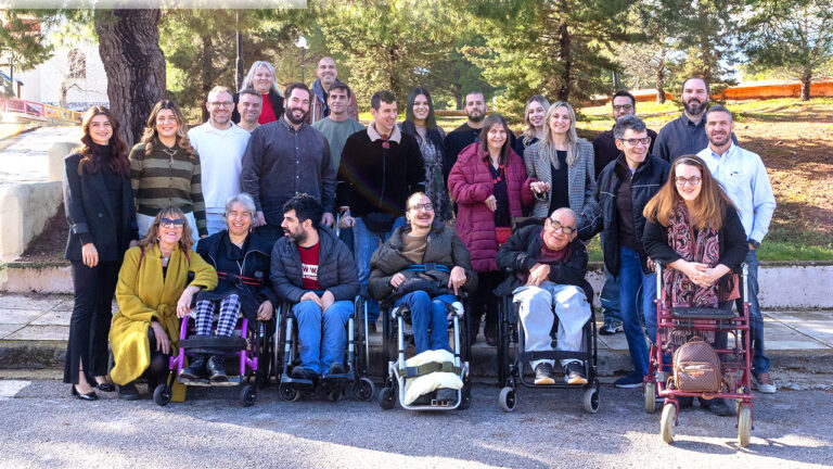 Η bwin και οι διαμένοντες της Στέγης «Φωτεινή» έκοψαν την πρωτοχρονιάτικη πίτα!