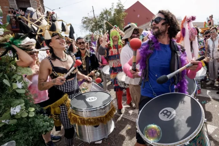 Η Νέα Ορλεάνη γιορτάζει το Mardi Gras, το τέλος του καρναβαλιού – Βίντεο, φωτογραφίες