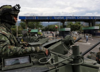 Η Βενεζουέλα απωθεί αντάρτες προς την Κολομβία μετά τη σύλληψη Μαδούρο