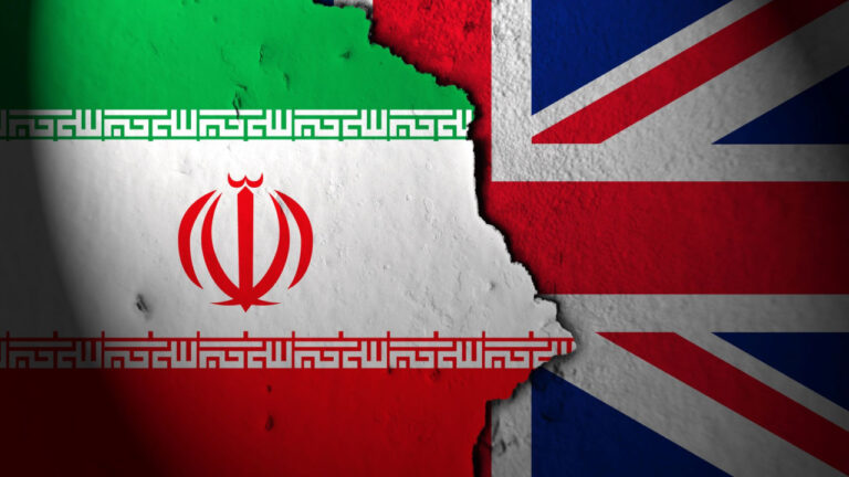 Η Βρετανία αποσύρει το διπλωματικό προσωπικό από το Ιράν - Έκκληση για αποφυγή κάθε ταξιδιού στη χώρα