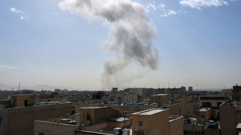 ΗΠΑ και Ισραήλ εξαπέλυσαν επίθεση στο Ιράν - Η Τεχεράνη εκτόξευσε 30 πυραύλους - Όλες οι εξελίξεις