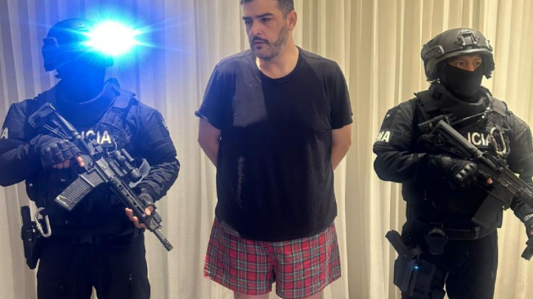 Ισημερινός: Ο δήμαρχος της Γουαγιακίλ Άλβαρες, αντίπαλος του προέδρου Νομπόα, συλλαμβάνεται