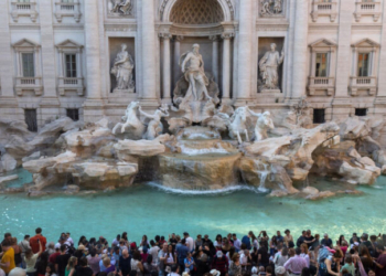 Ιταλία: Εφαρμόζεται εισιτήριο 2 ευρώ σε όλους τους επισκέπτες στη «Φοντάνα Ντι Τρέβι»