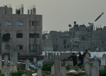 Καρέ - καρέ η καταστροφή κτιρίου στη Γάζα από ισραηλινό πλήγμα