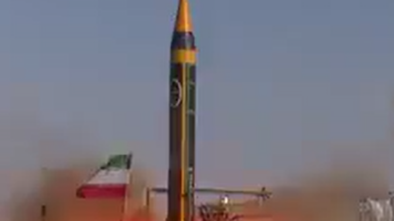 Khorramshahr 4: Επίδειξη ισχύος από την Τεχεράνη με βαλλιστικούς πυραύλους 2.000 χλμ - Δείτε βίντεο