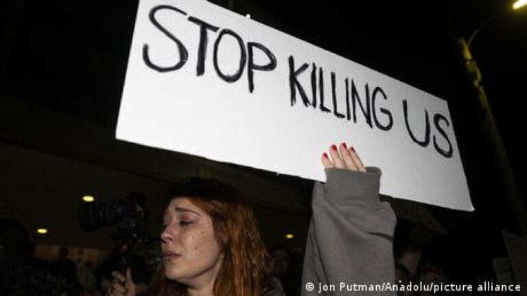 Κινδυνεύουν τα ανθρώπινα δικαιώματα (και στην Ελλάδα)