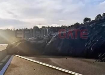 Κλειστή η Ιόνια Οδός, λόγω μεγάλης κατολίσθησης στα όρια Άρτας και Αιτωλοακαρνανίας (βίντεο, φωτογραφίες)