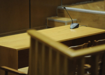 Κοζάνη: Συνελήφθη 39χρονη που κατέγραφε παράνομα δίκη με το κινητό της τηλέφωνο