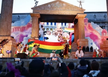 Μαγικές εικόνες από την έναρξη του Καρναβαλιού στη Βενετία -  Από τον Όλυμπο μεχρι το... Bridgerton