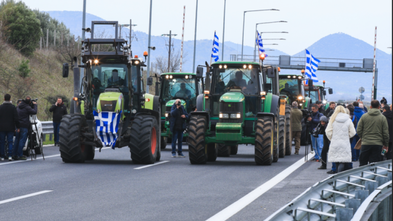 Με τα τρακτέρ οι αγρότες της Καρδίτσας στο συλλαλητήριο στο Σύνταγμα
