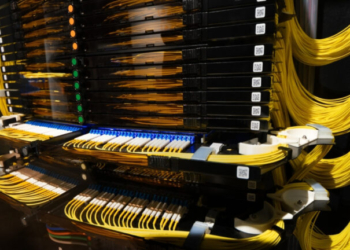 Νέα Σμύρνη: Χθες ασφαλτοστρώσανε, σήμερα τρυπάνε για οπτική ίνα...