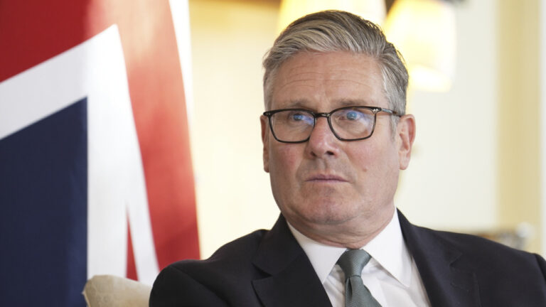 Ο Κιρ Στάρμερ ζήτησε συγγνώμη από τα θύματα του Έπσταϊν