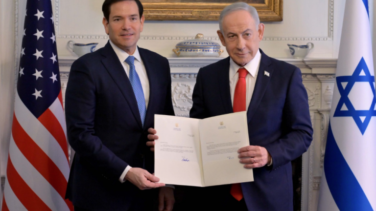 Ο Νετανιάχου υπέγραψε για το «Συμβούλιο Ειρήνης» πριν από τη συνάντηση με Τραμπ - Δείτε βίντεο