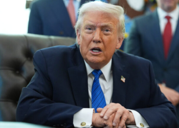 Ο Τραμπ εξετάζει το ενδεχόμενο αποστολής δεύτερου αεροπλανοφόρου στη Μέση Ανατολή