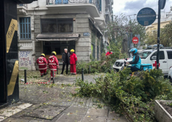 Ο Βαρδάρης «σάρωσε» τη Θεσσαλονίκη - Αποκαταστάθηκε η σιδηροδρομική σύνδεση με τη Σίνδο