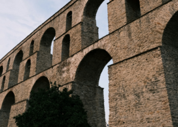 Οι επιβλητικές Καμάρες της Καβάλας