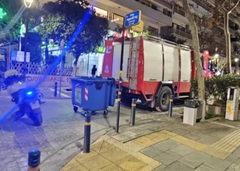 Π.Φάληρο: Σοβάδες και ζαρντινιέρες αποκολλήθηκαν από πολυκατοικία- Δείτε φωτογραφίες