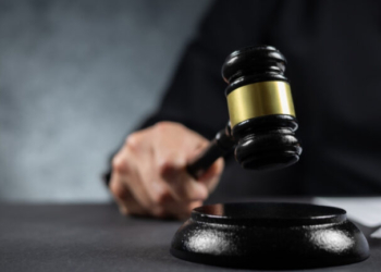 Παράνομη η απέλαση παράτυπων μεταναστών σε τρίτες χώρες, έκρινε ομοσπονδιακός δικαστής στις ΗΠΑ