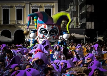 Παρελάσεις σε όλη την Ελλάδα για τη μεγάλη γιορτή του καρναβαλιού