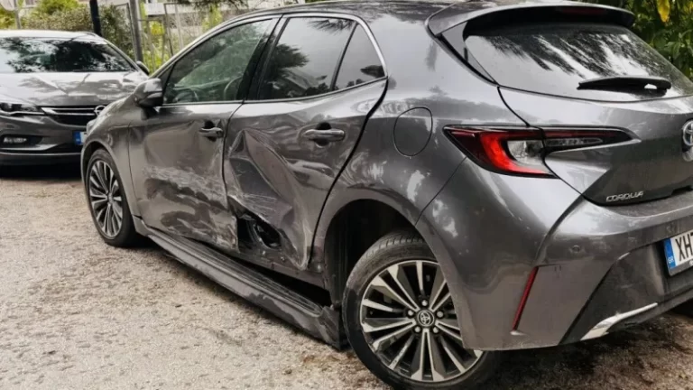 Ποινική δίωξη για δύο πλημμελήματα στη μεθυσμένη τραγουδίστρια που παρέσυρε 5 ΙΧ στο Κολωνάκι