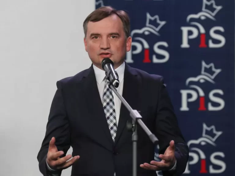 Πολωνία: Ένταλμα σύλληψης σε βάρος του πρώην υπουργού Δικαιοσύνης