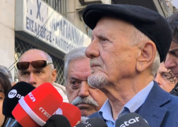 Πορεία προς το Μαξίμου πραγματοποιούν οι αυτοκινητιστές ταξί - Με απεργία διαρκείας προειδοποιεί ο πρόεδρος του ΣΑΤΑ