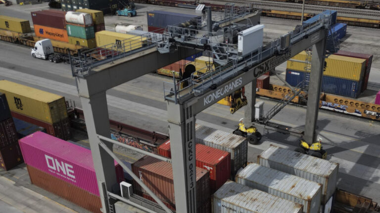 Πώς θα λάβουν οι εταιρείες τις επιστροφές χρημάτων μετά την απόρριψη των δασμών Τραμπ